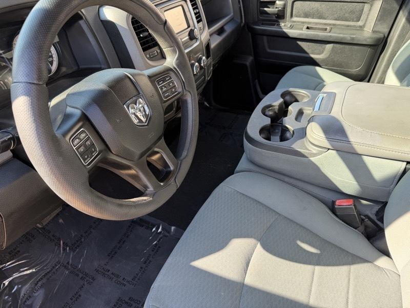 RAM 1500 Tradesman 4x2 Quad Cab 6'4" Box 2018