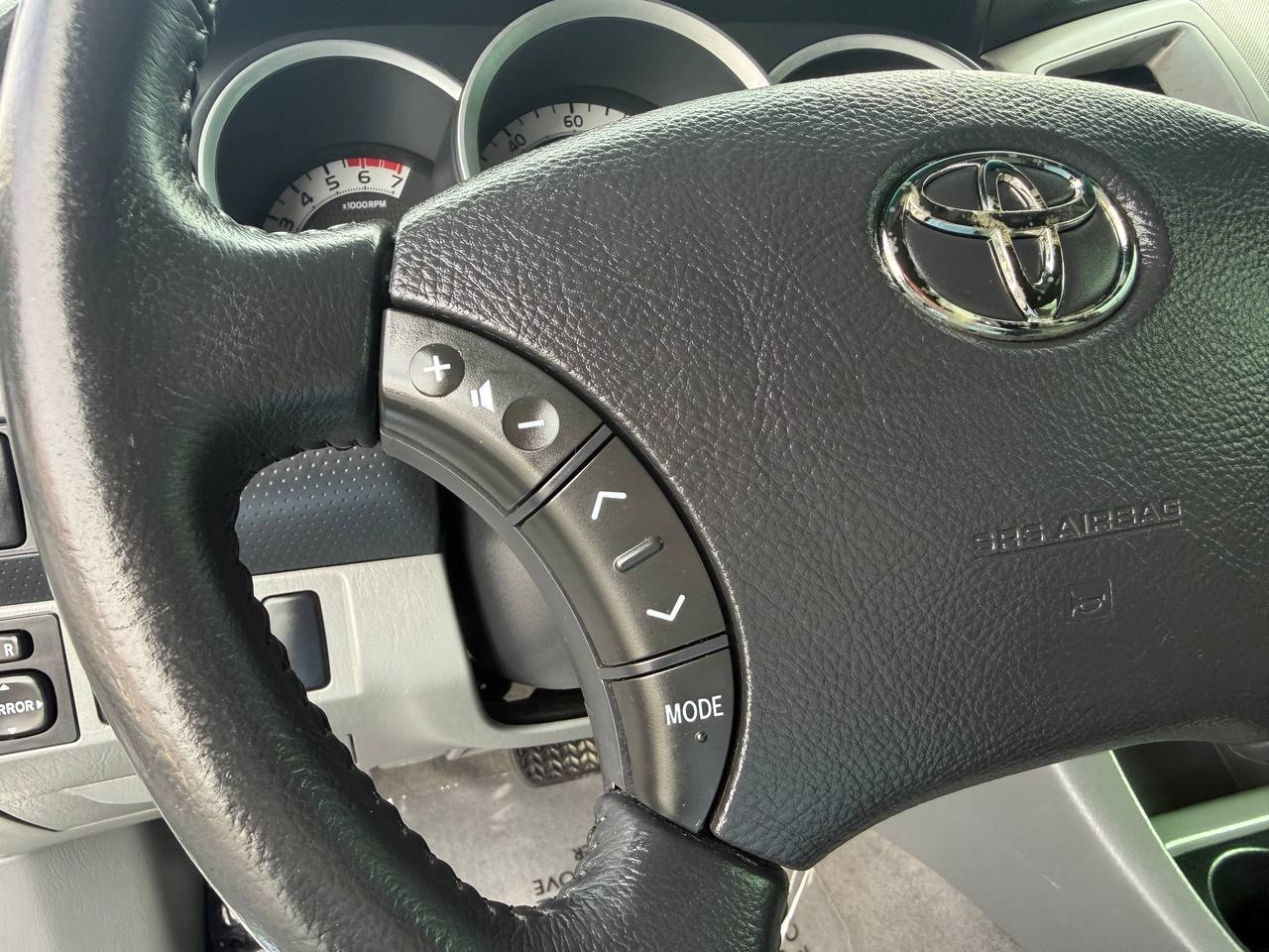 Toyota Tacoma PreRunner Double Cab Auto 2WD 2011 Toyota Tacoma PreRunner Double Cab Auto 2WD 2011