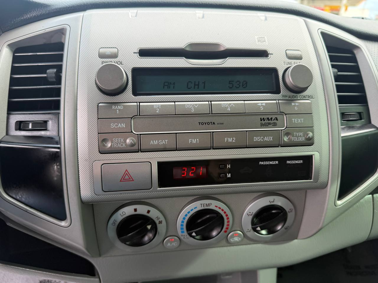 Toyota Tacoma PreRunner Double Cab Auto 2WD 2011 Toyota Tacoma PreRunner Double Cab Auto 2WD 2011