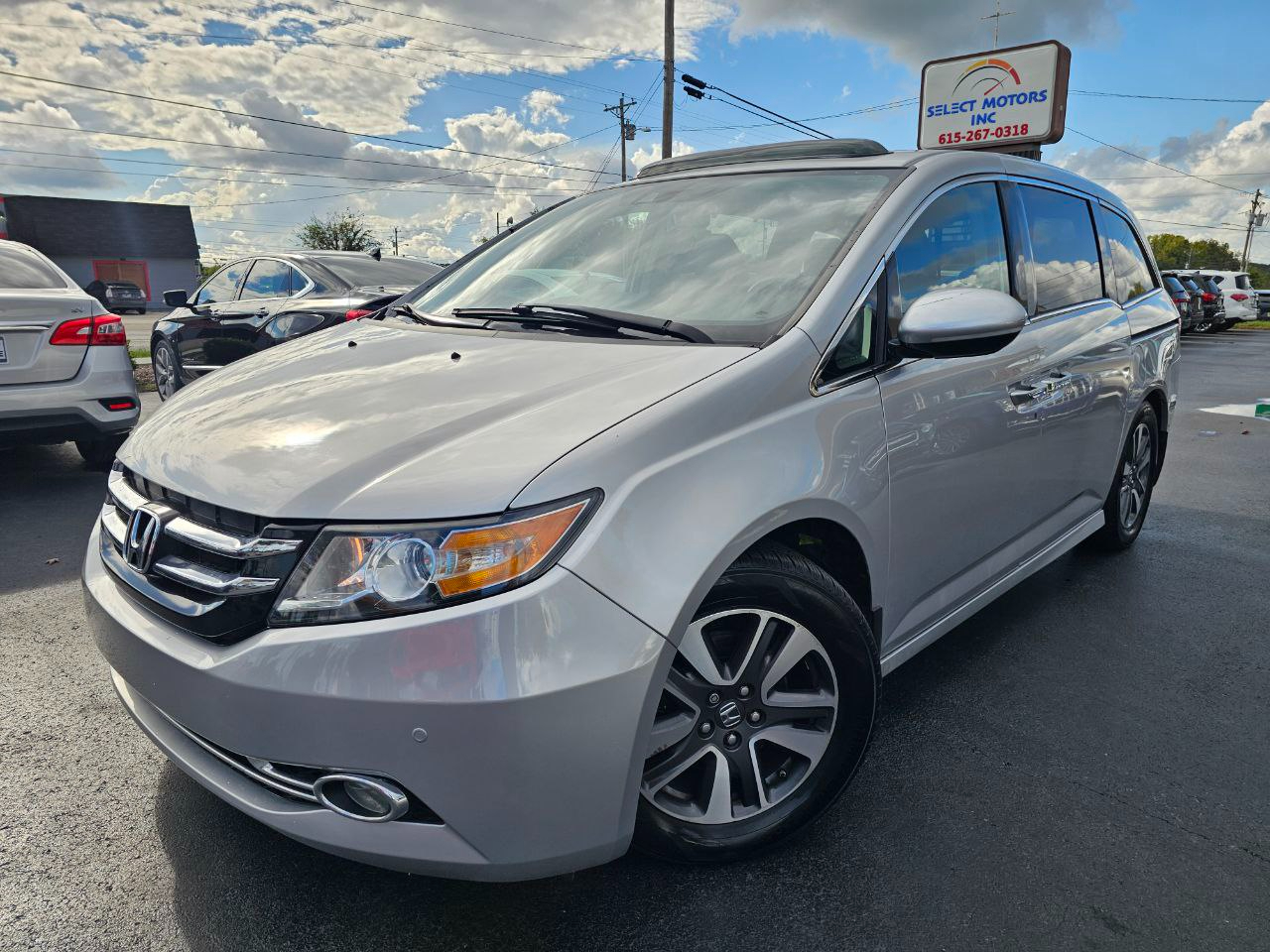 2015 Honda Odyssey Touring photo 2