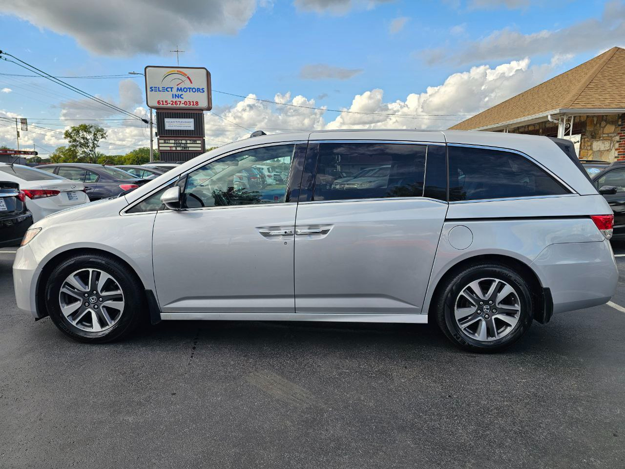 2015 Honda Odyssey Touring photo 3