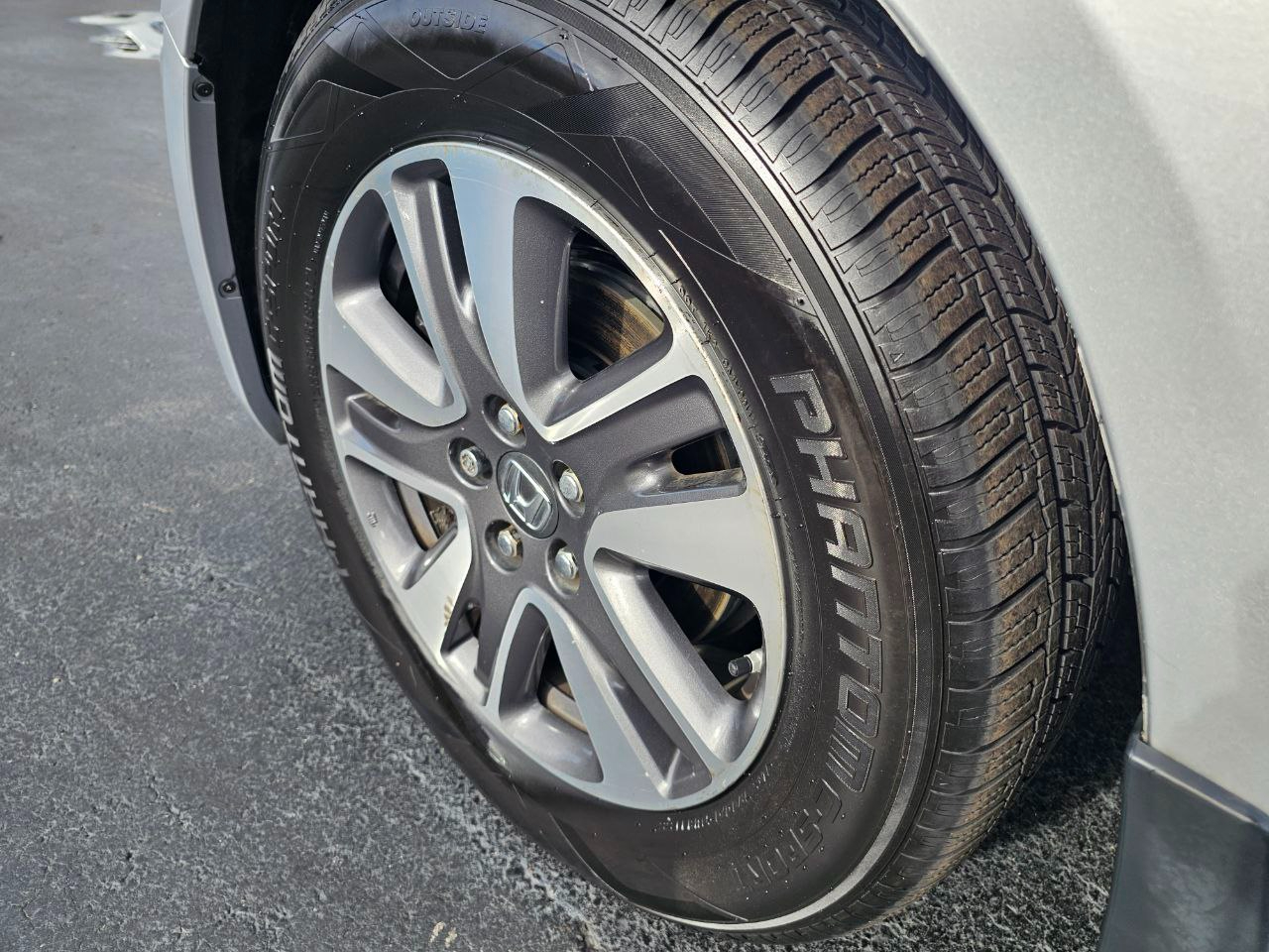 2015 Honda Odyssey Touring photo 10