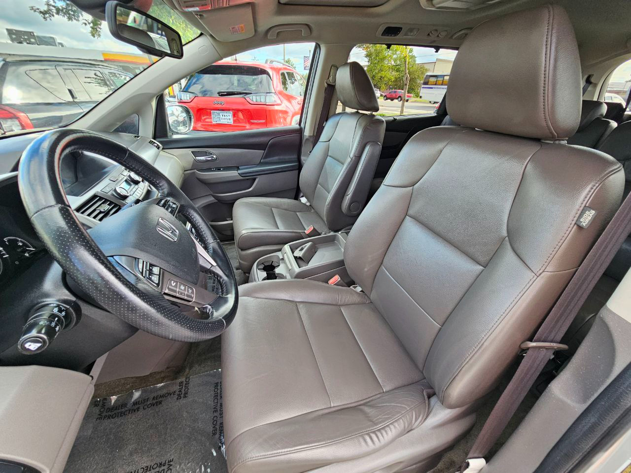 2015 Honda Odyssey Touring photo 12
