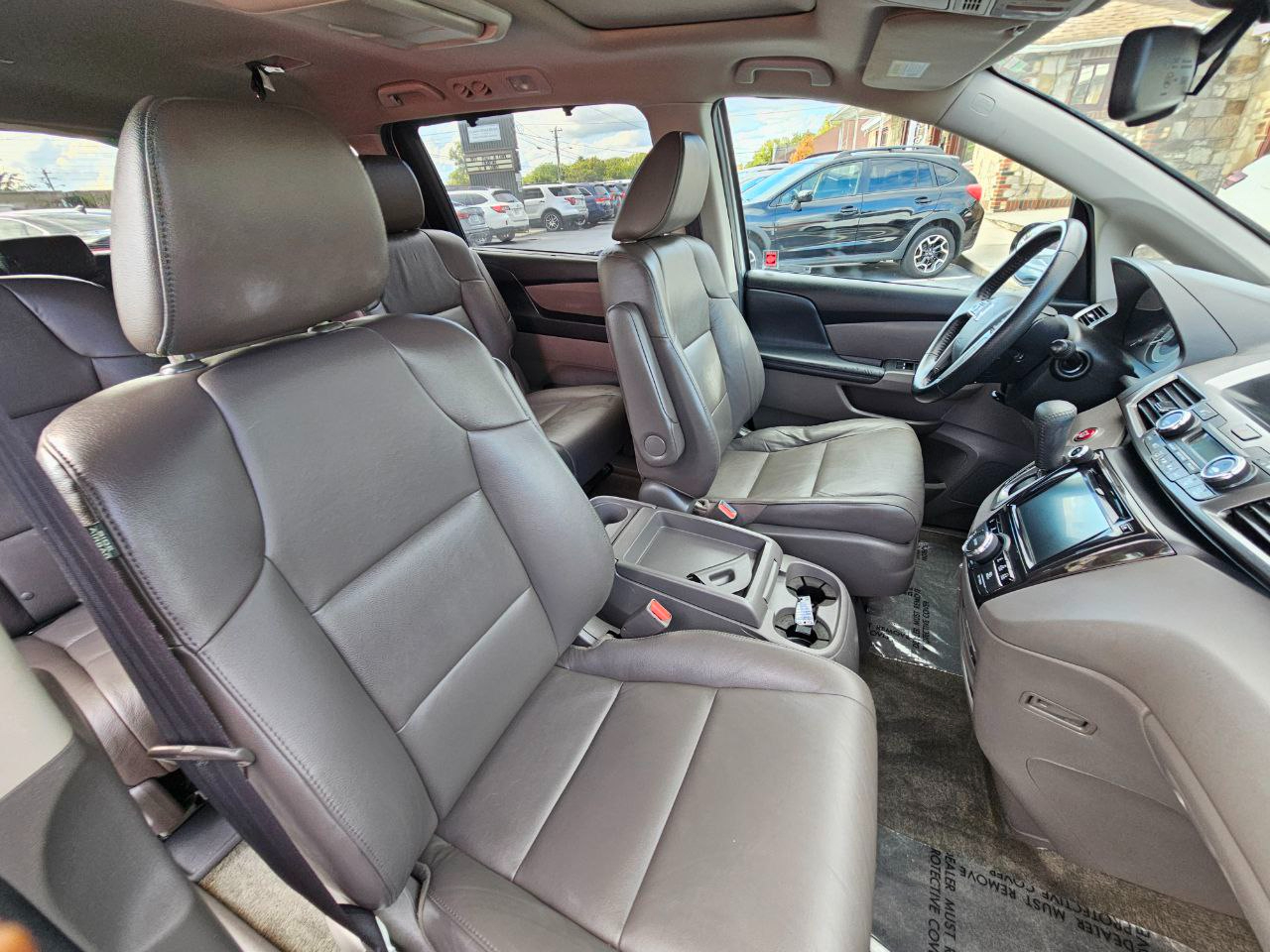 2015 Honda Odyssey Touring photo 19