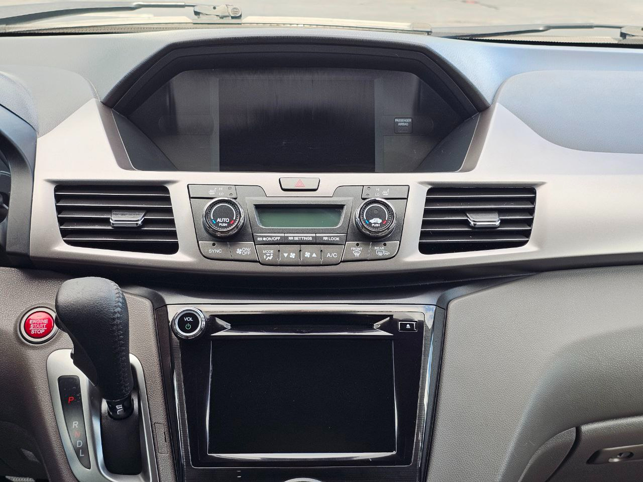 2015 Honda Odyssey Touring photo 21