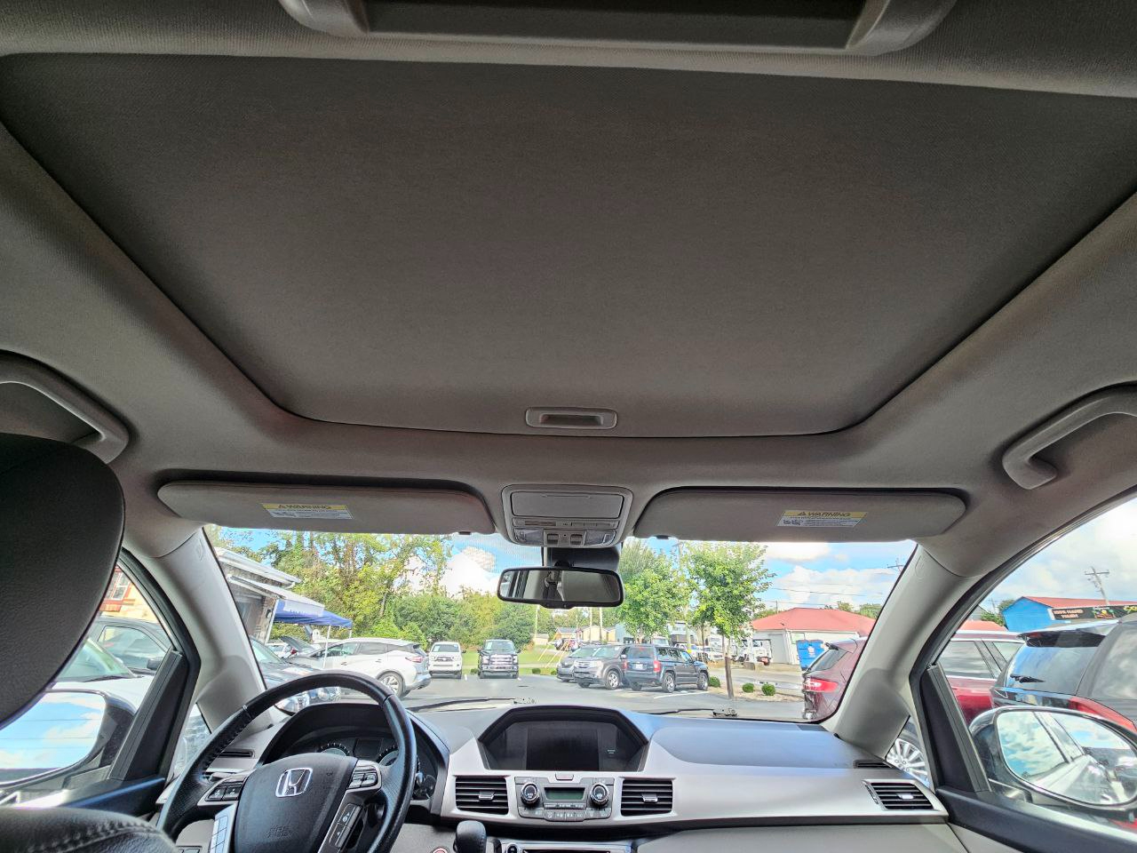 2015 Honda Odyssey Touring photo 24