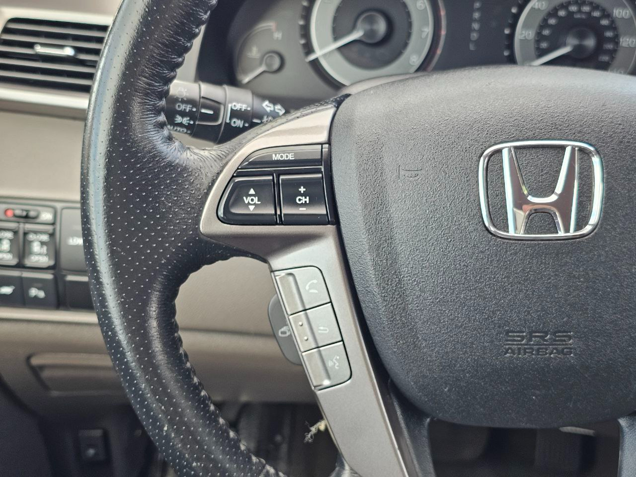 2015 Honda Odyssey Touring photo 26
