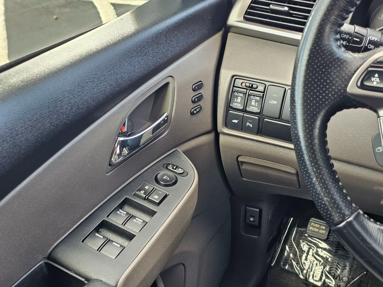2015 Honda Odyssey Touring photo 29