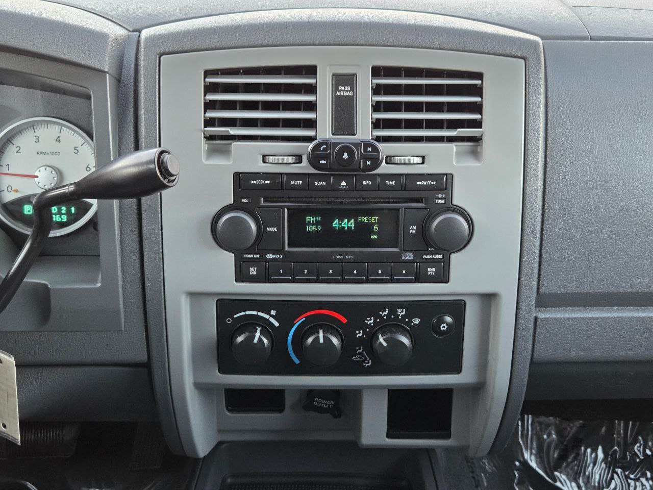 Dodge Dakota SLT Quad Cab 2WD 2005