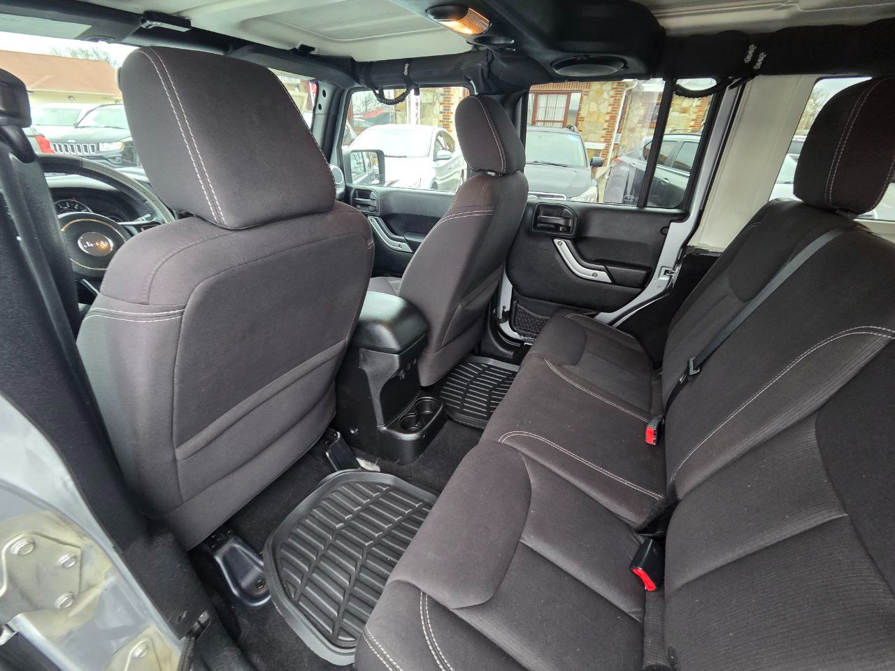 Jeep Wrangler Unlimited Sahara 4WD 2013