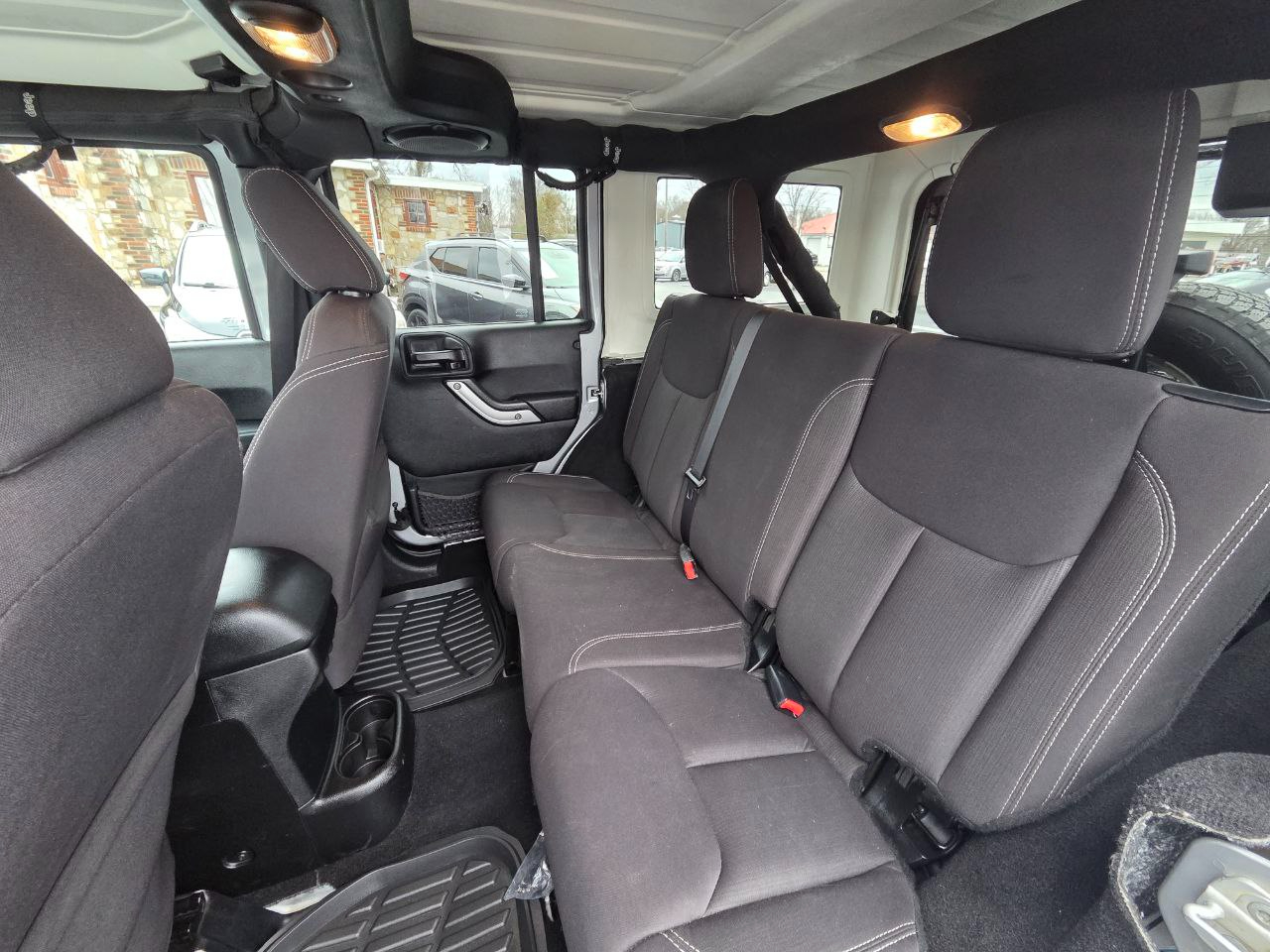 Jeep Wrangler Unlimited Sahara 4WD 2013