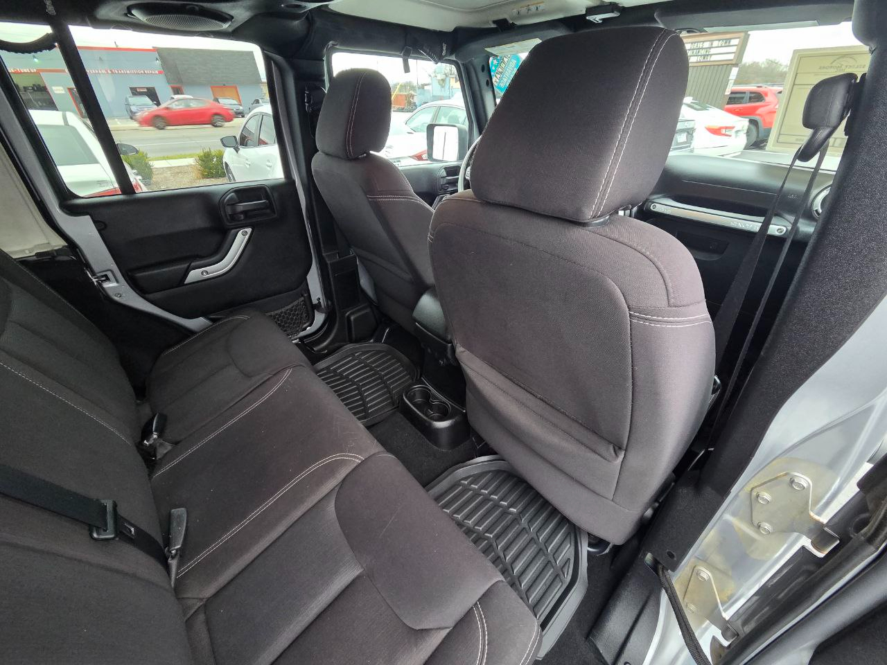 Jeep Wrangler Unlimited Sahara 4WD 2013