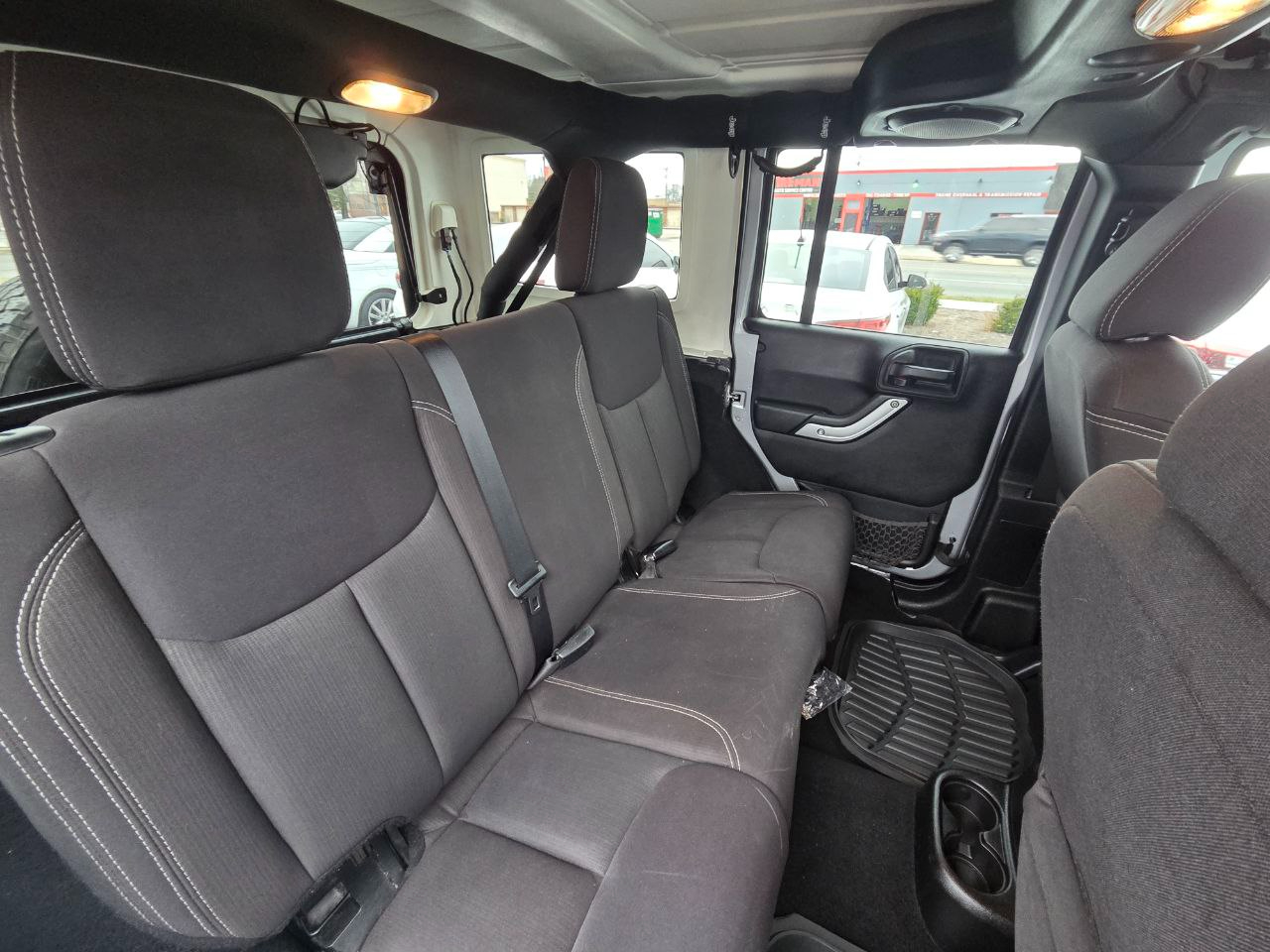 Jeep Wrangler Unlimited Sahara 4WD 2013