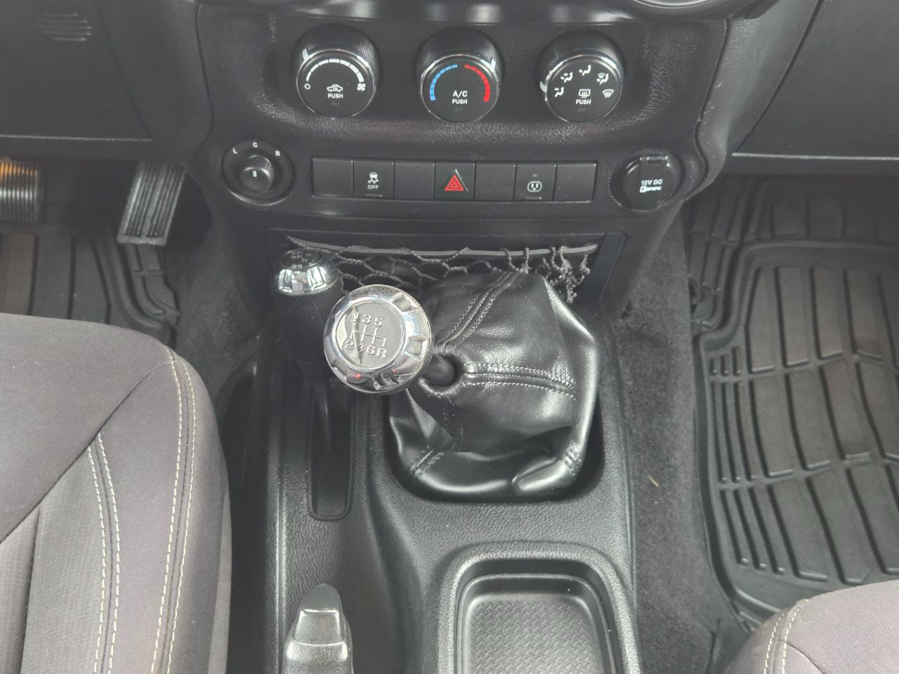 Jeep Wrangler Unlimited Sahara 4WD 2013