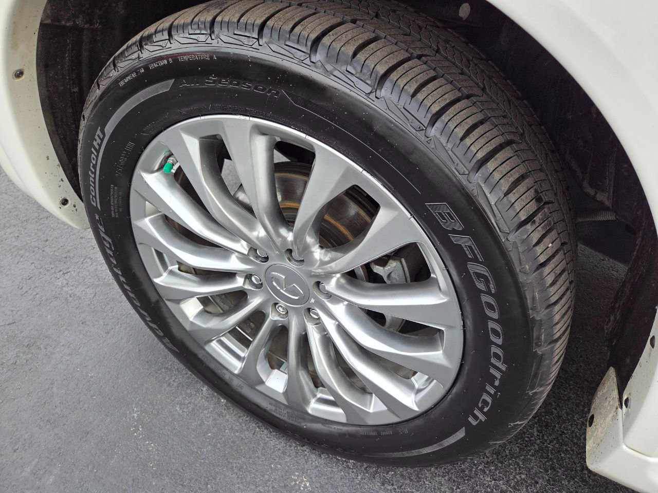 Infiniti QX80 4WD 2015