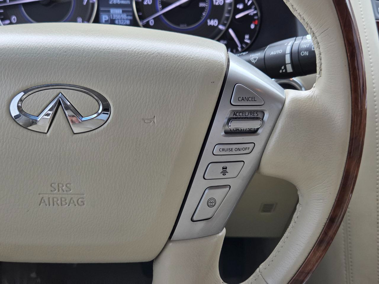 Infiniti QX80 4WD 2015