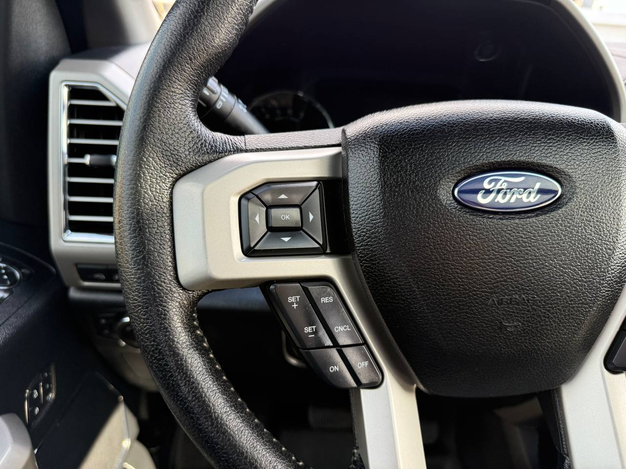 Ford F-150 Lariat SuperCrew 5.5-ft. Bed 4WD 2015