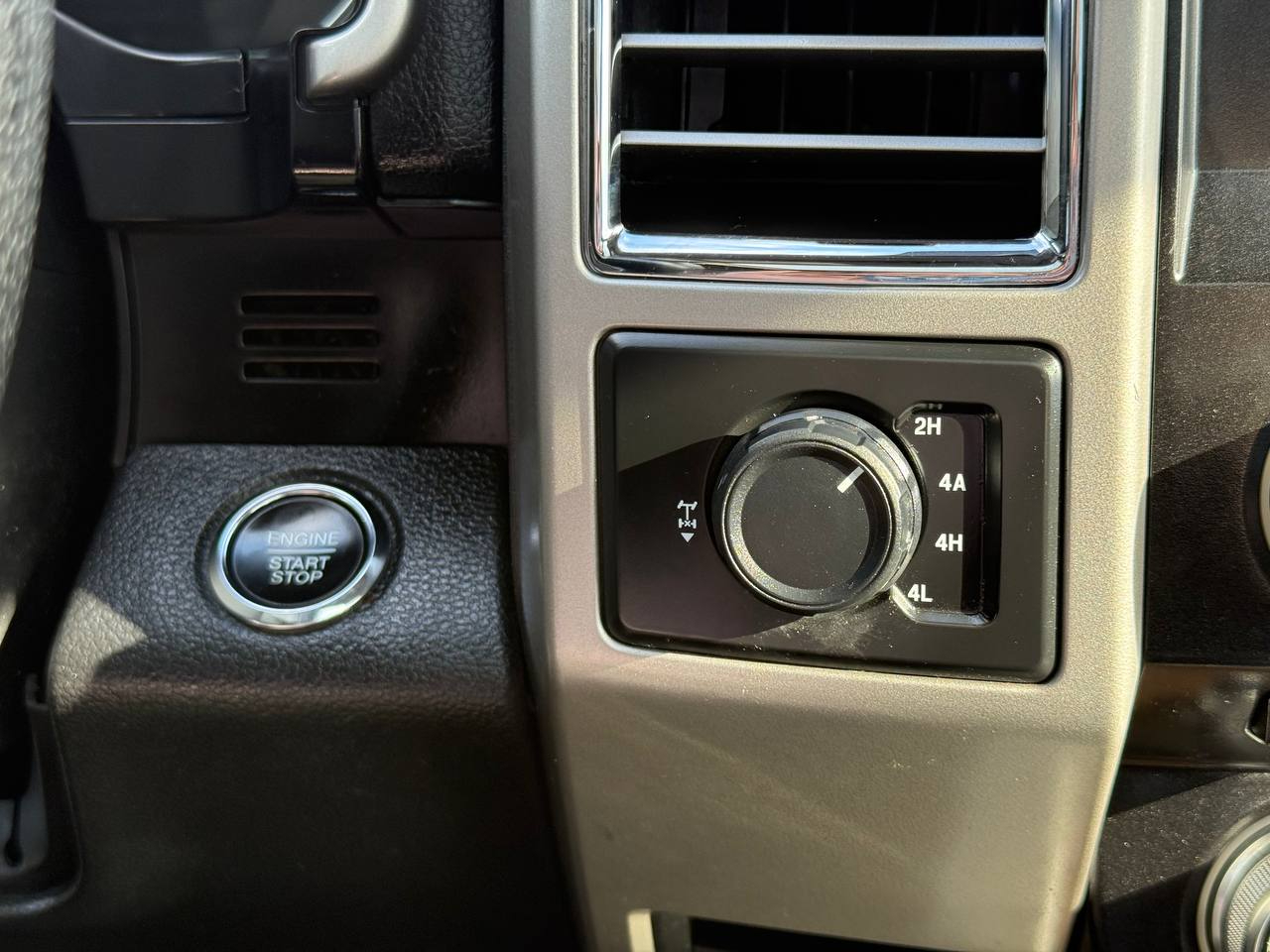 Ford F-150 Lariat SuperCrew 5.5-ft. Bed 4WD 2015