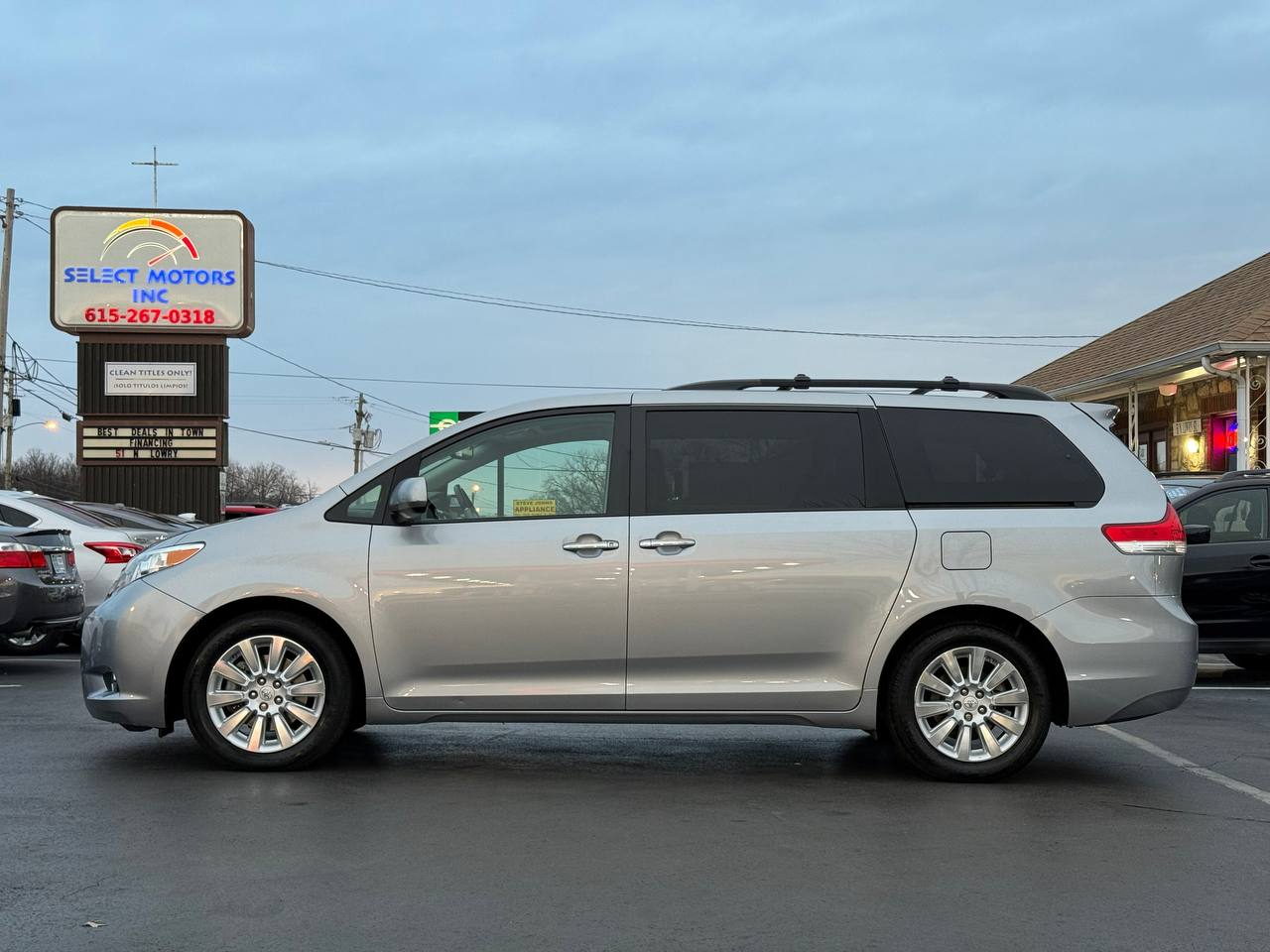 Toyota Sienna Limited 7-Pass V6 2011