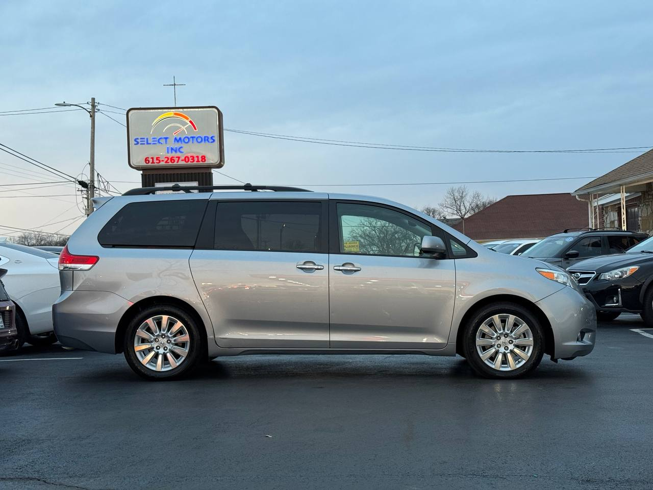 Toyota Sienna Limited 7-Pass V6 2011