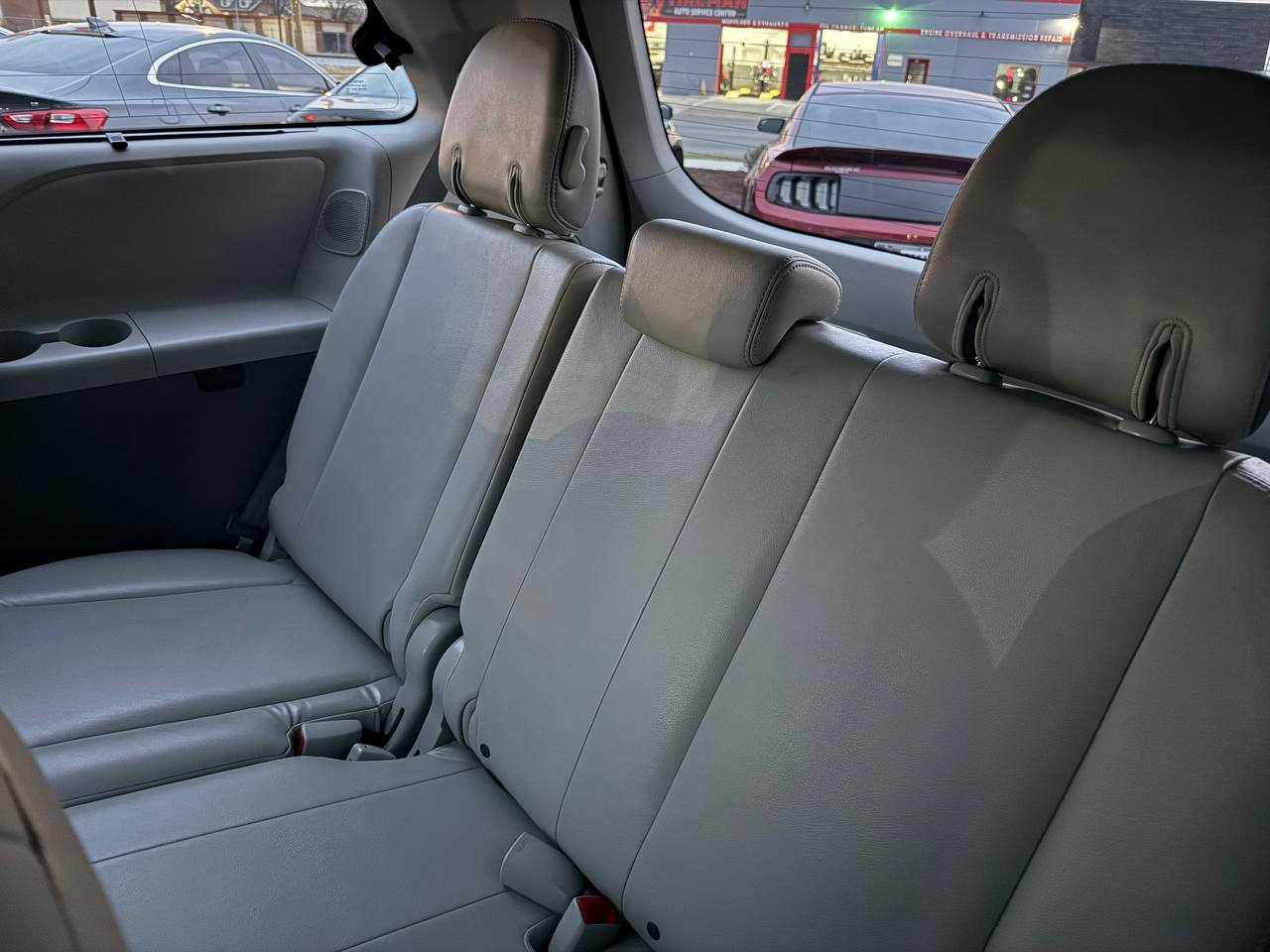 Toyota Sienna Limited 7-Pass V6 2011