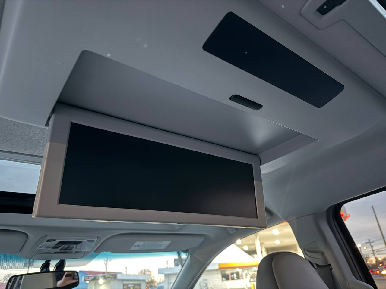 Toyota Sienna Limited 7-Pass V6 2011