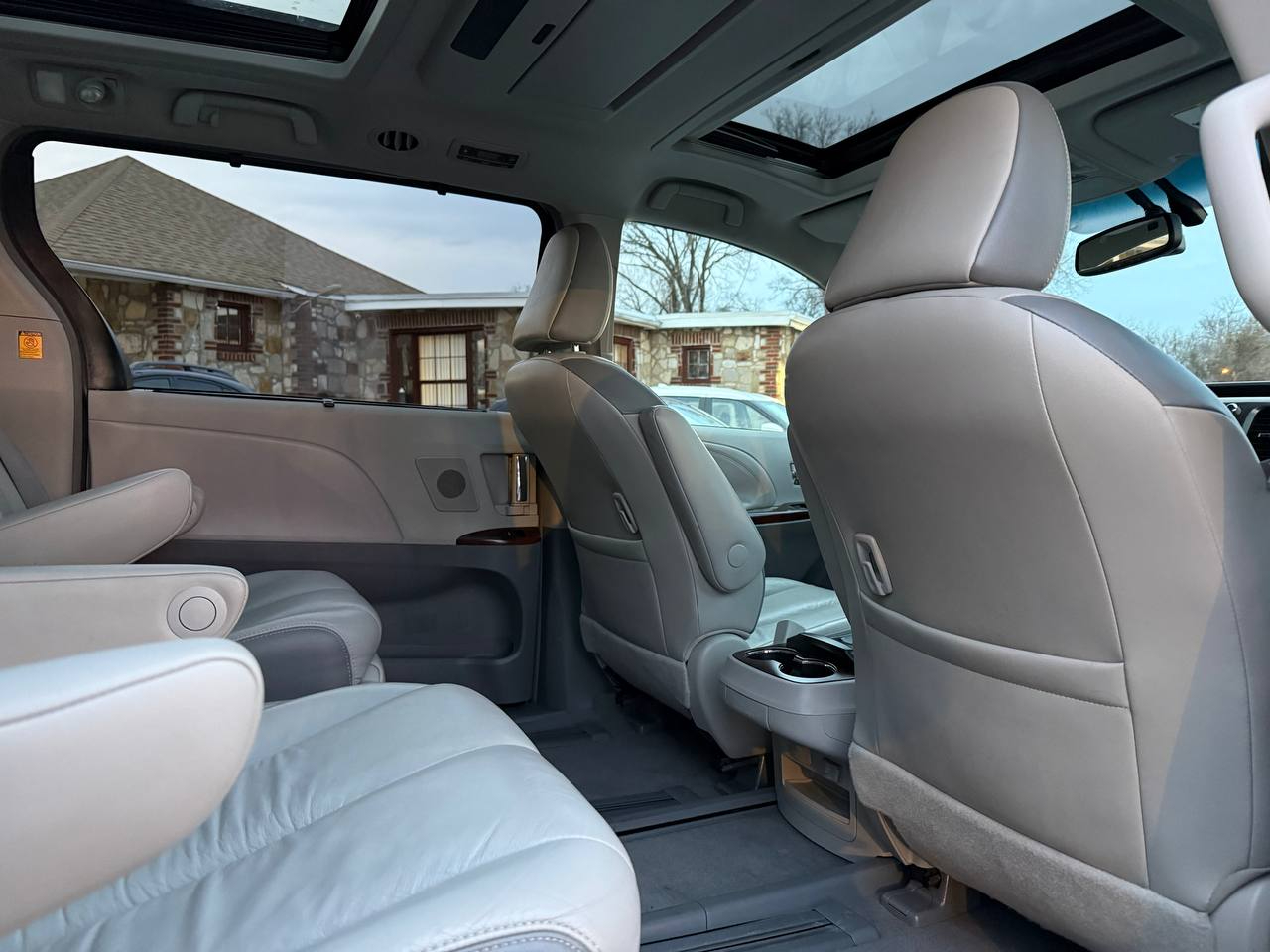 Toyota Sienna Limited 7-Pass V6 2011