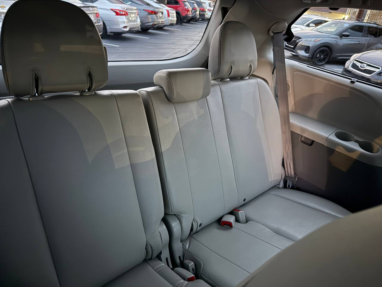 Toyota Sienna Limited 7-Pass V6 2011