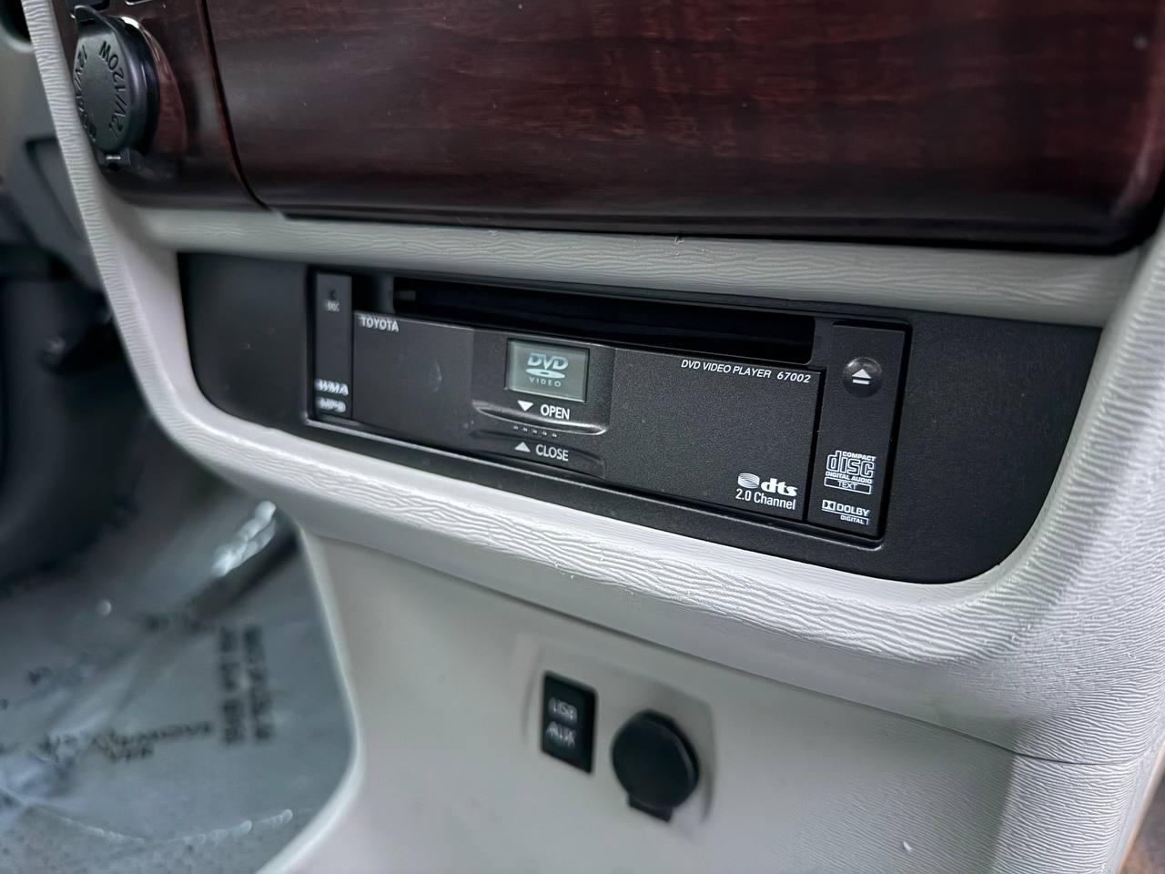 Toyota Sienna Limited 7-Pass V6 2011