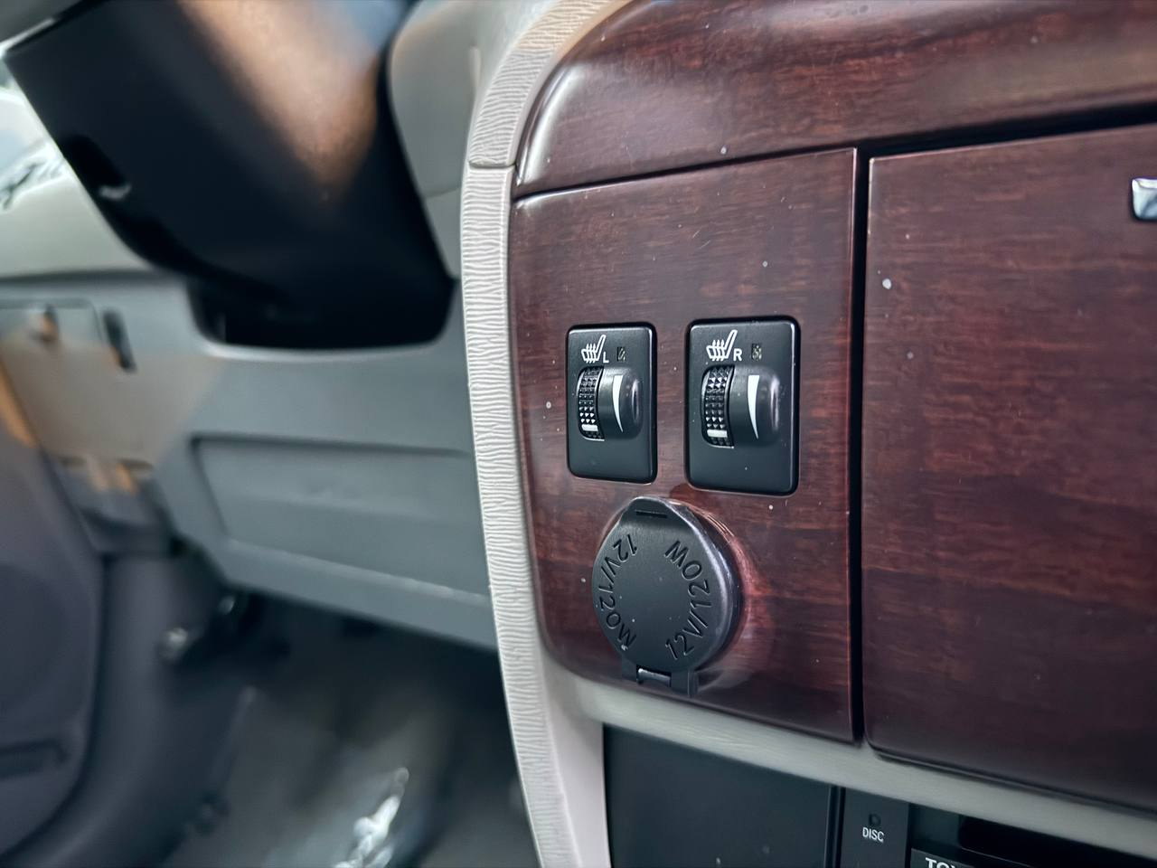 Toyota Sienna Limited 7-Pass V6 2011