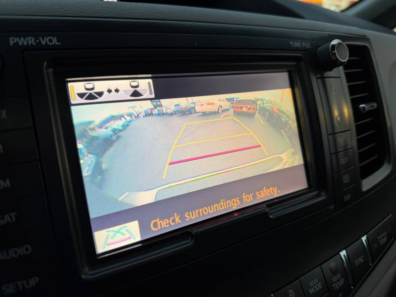 Toyota Sienna Limited 7-Pass V6 2011