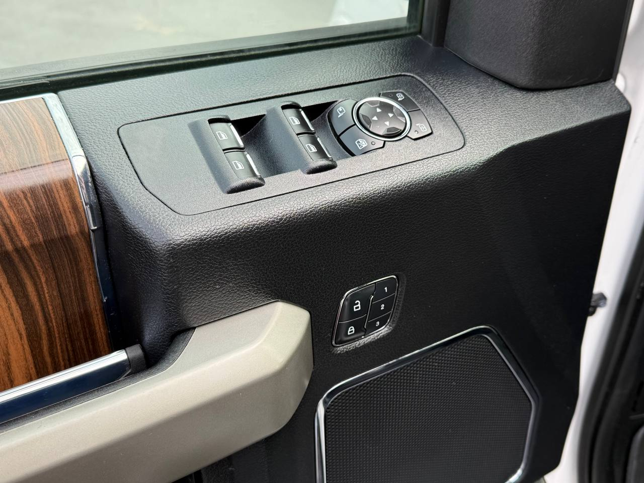 Ford F-150 Lariat SuperCrew 5.5-ft. Bed 4WD 2016