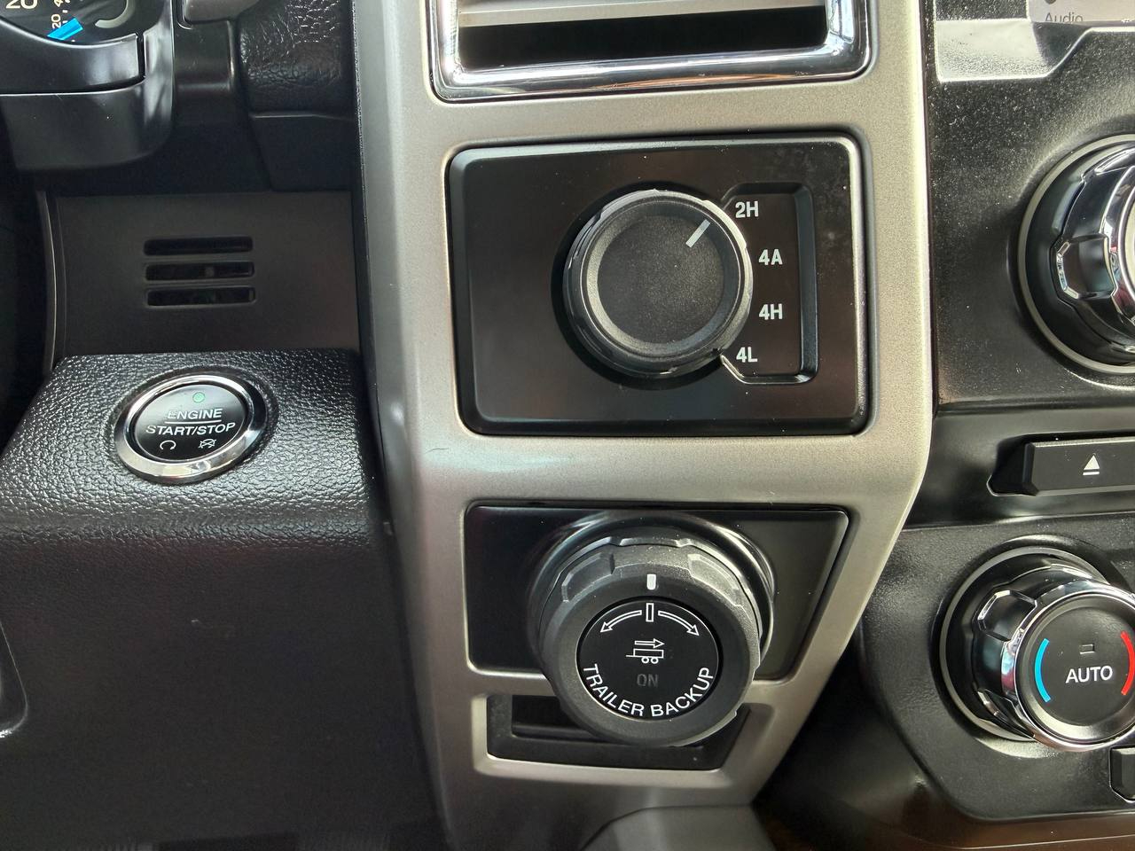 Ford F-150 Lariat SuperCrew 5.5-ft. Bed 4WD 2016