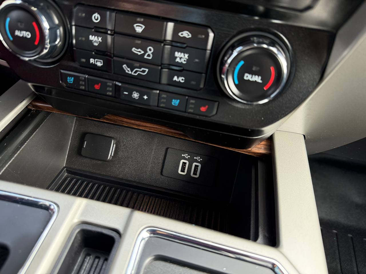 Ford F-150 Lariat SuperCrew 5.5-ft. Bed 4WD 2016