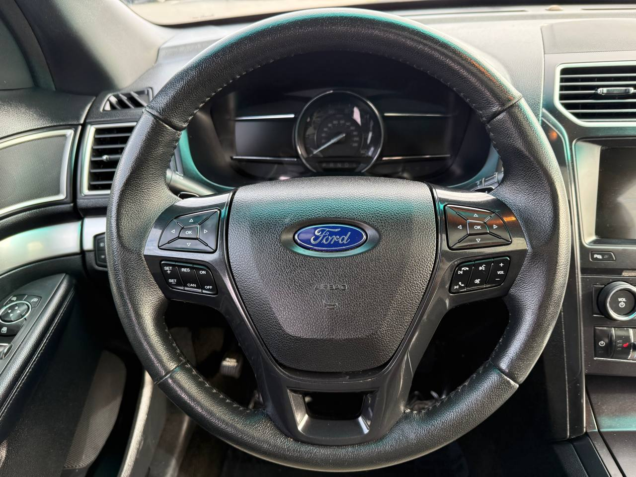 Ford Explorer XLT 4WD 2017