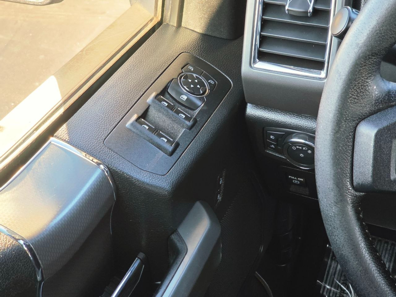 Ford F-150 XLT SuperCab 4WD 2016