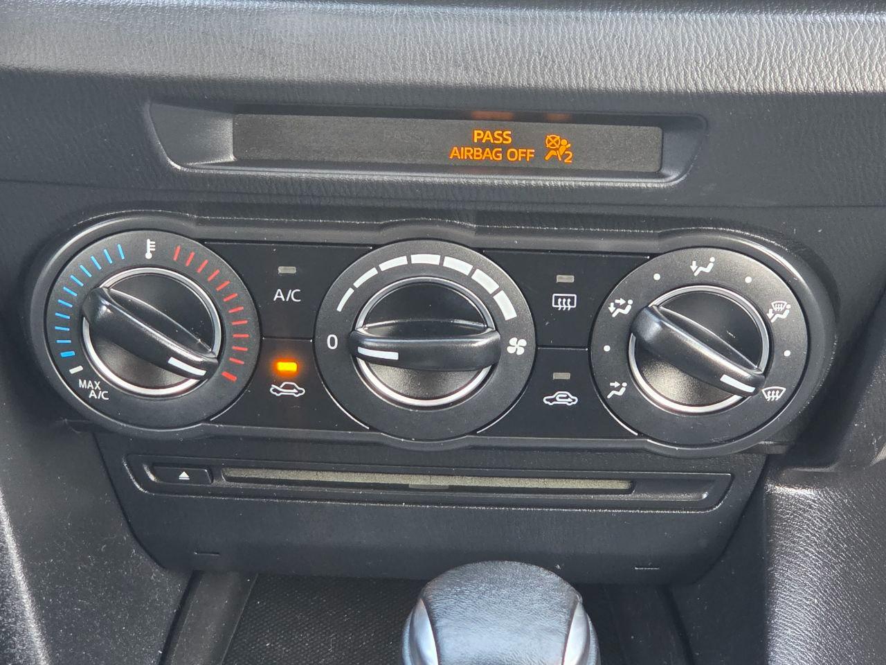 Mazda MAZDA3 i Touring AT 4-Door 2014