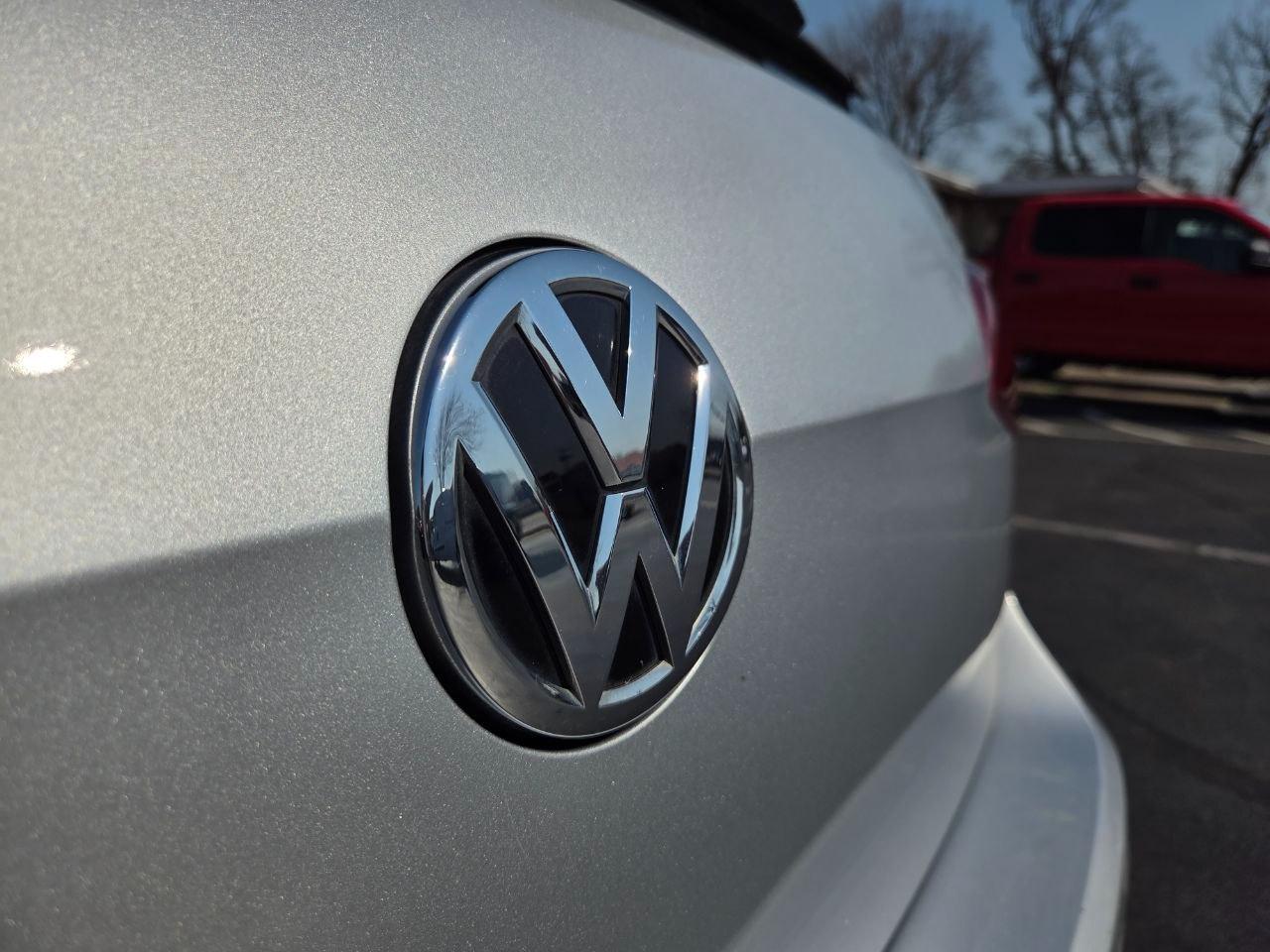 Volkswagen Golf GTI S 6A 4-Door 2017