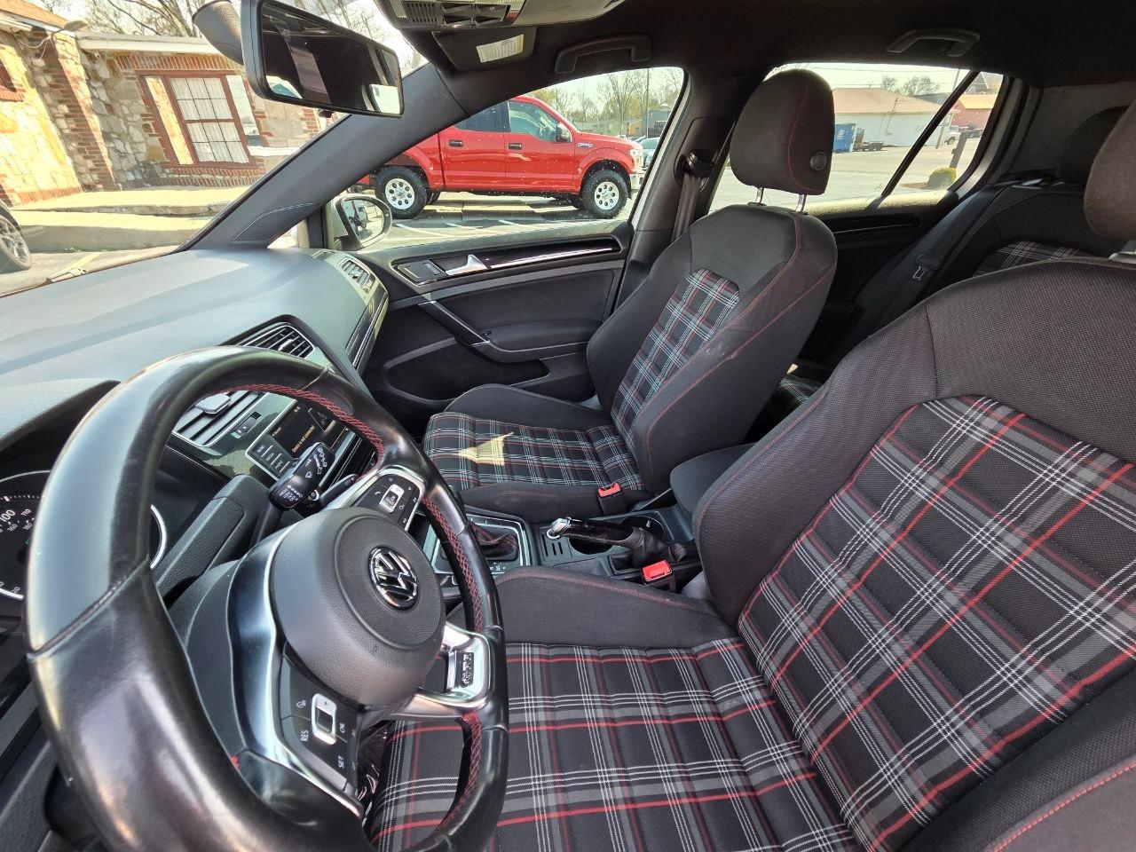 Volkswagen Golf GTI S 6A 4-Door 2017