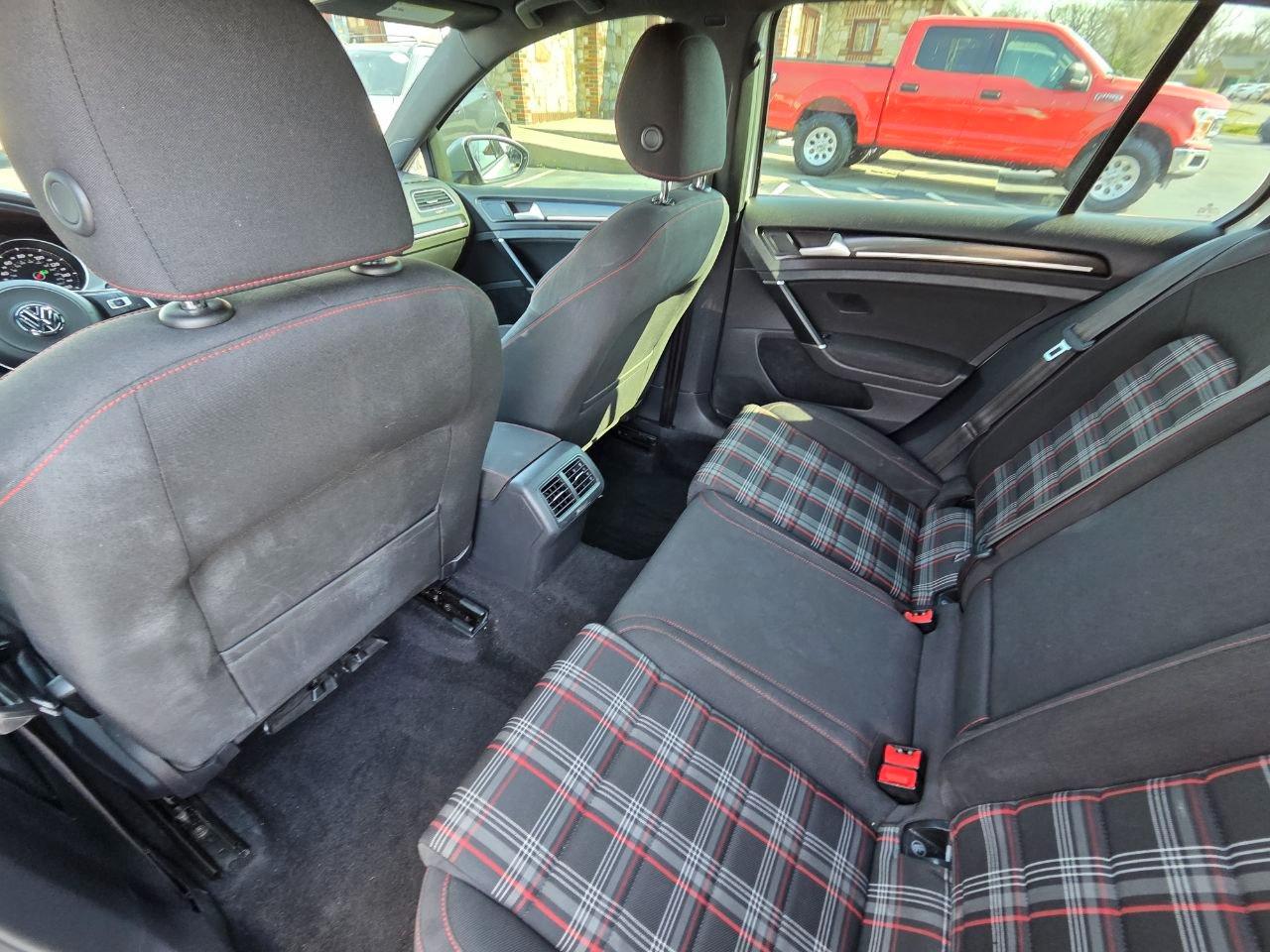 Volkswagen Golf GTI S 6A 4-Door 2017