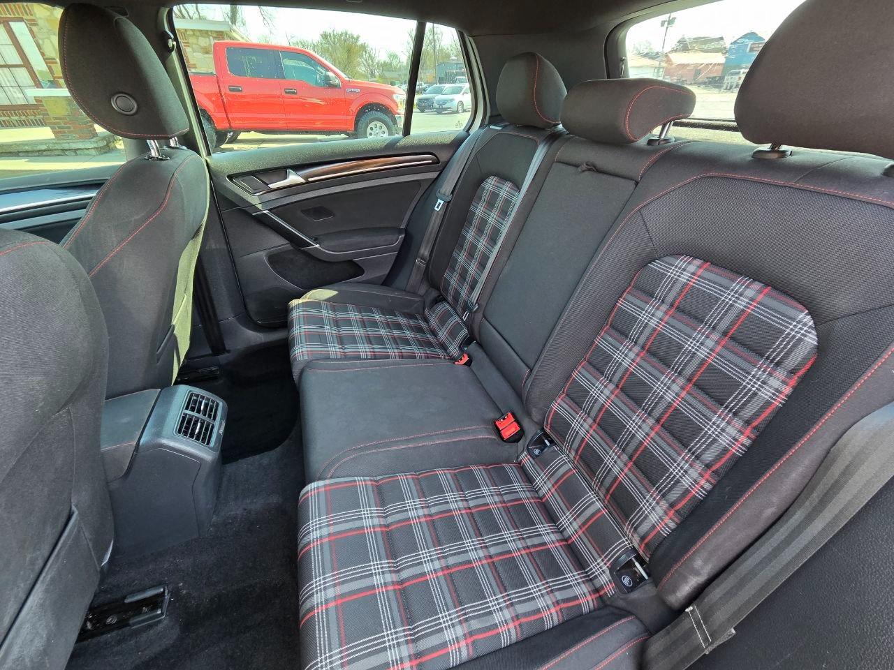 Volkswagen Golf GTI S 6A 4-Door 2017