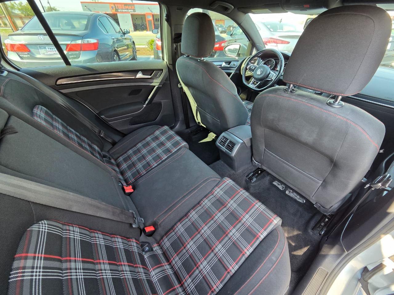 Volkswagen Golf GTI S 6A 4-Door 2017