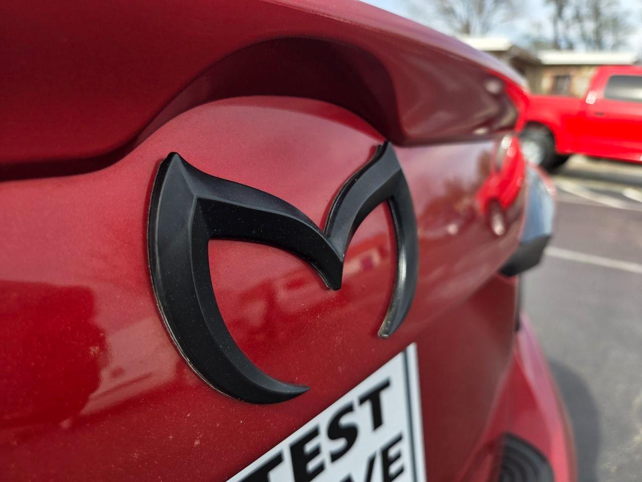 Mazda MAZDA3 i Touring MT 4-Door 2016