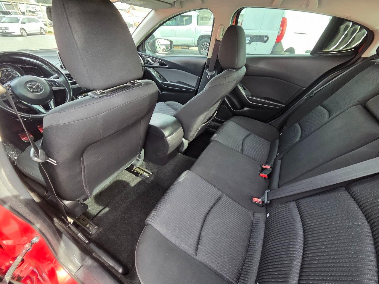 Mazda MAZDA3 i Touring MT 4-Door 2016