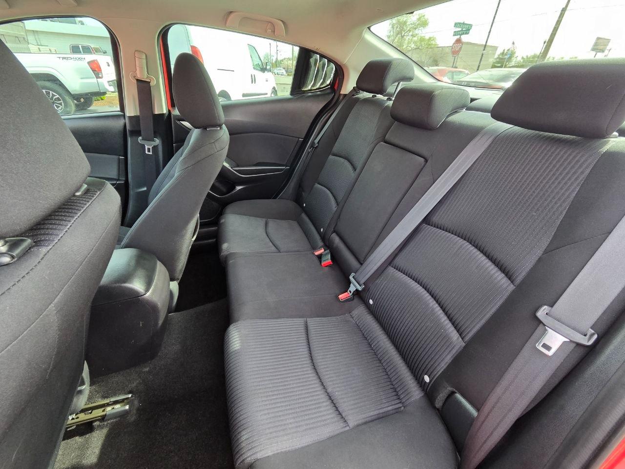 Mazda MAZDA3 i Touring MT 4-Door 2016