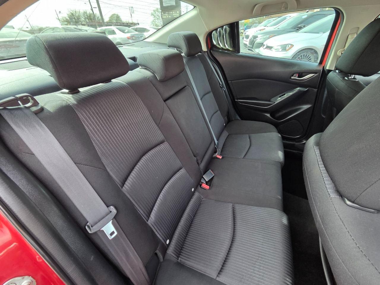 Mazda MAZDA3 i Touring MT 4-Door 2016