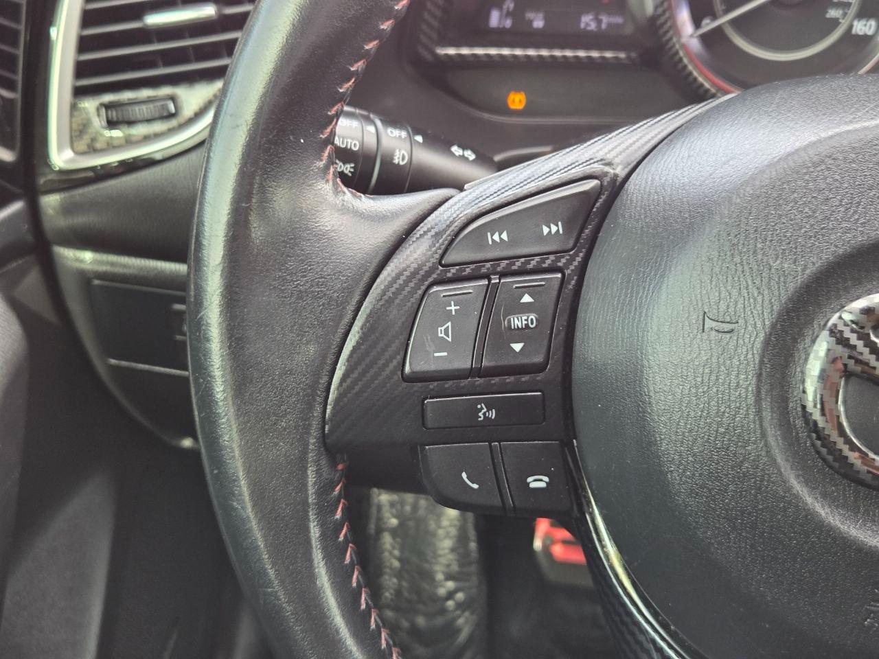 Mazda MAZDA3 i Touring MT 4-Door 2016