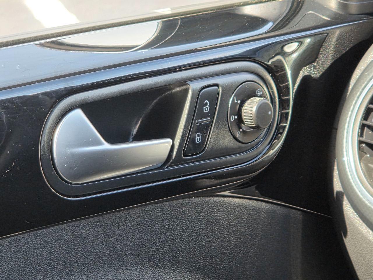 Volkswagen Beetle 2.0T Turbo 2012