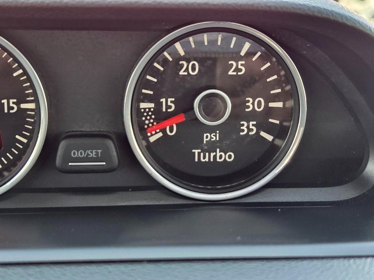 Volkswagen Beetle 2.0T Turbo 2012