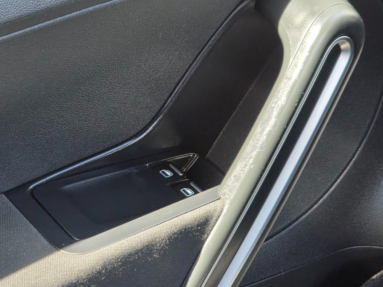 Volkswagen Beetle 2.0T Turbo 2012